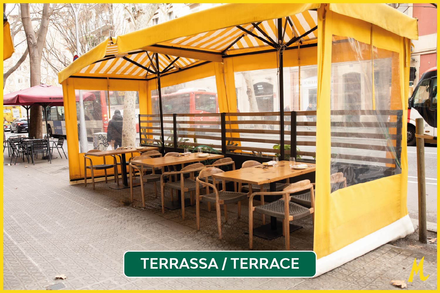 Terrassa / Terrace: terraza cubierta de Maleducat con lona amarilla